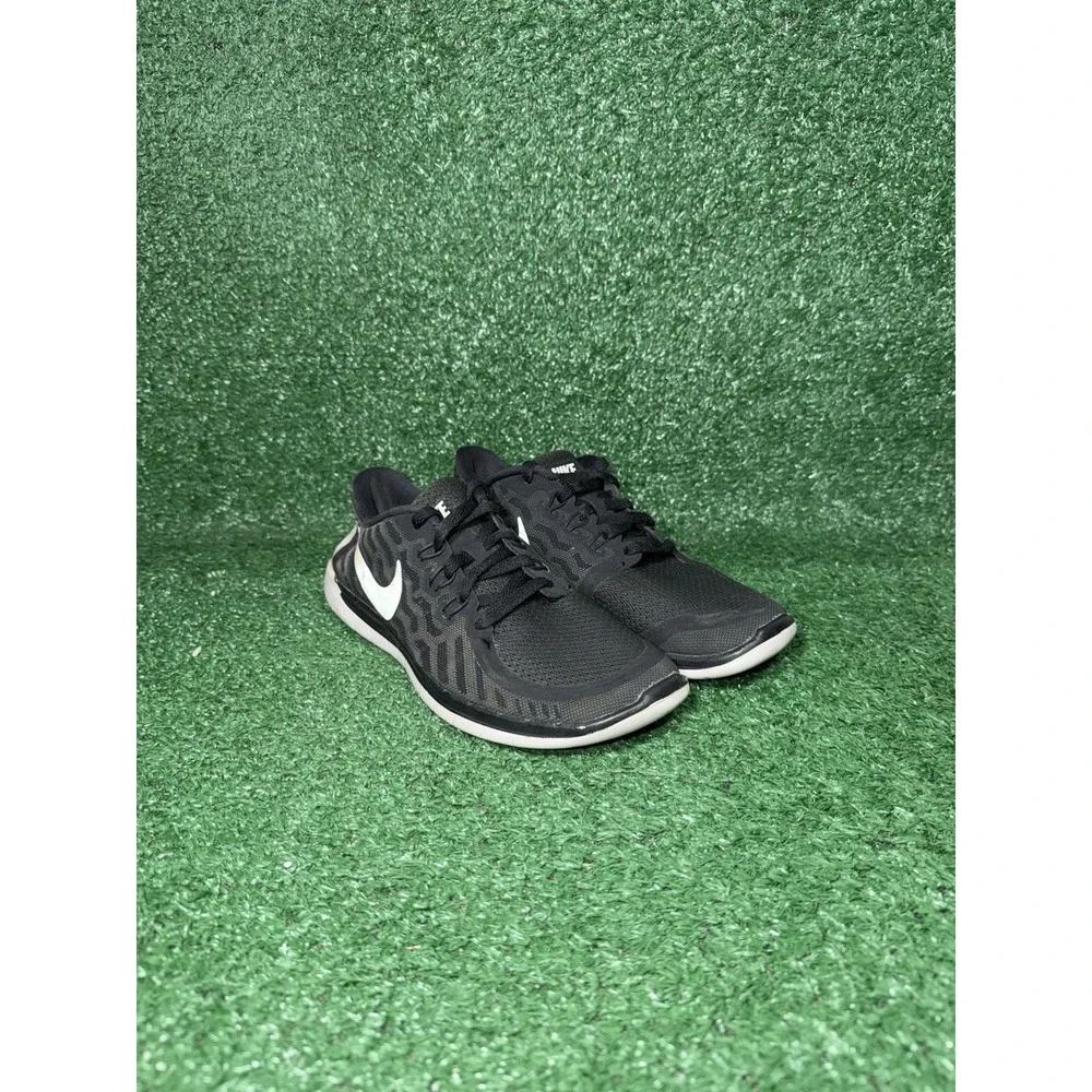 Nike Free Run Women‎ Size 6 Black White Athletic Comfort Running Sneakers